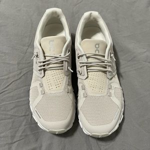 On Running Cloud 5 sneakers in pearl white - NWOT - US W6.5